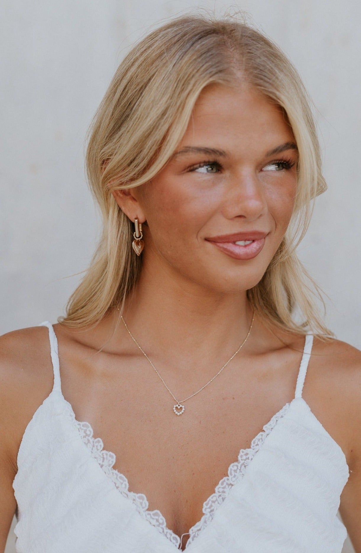 A model is shown shtraight-on wearing the Chloe Necklace.