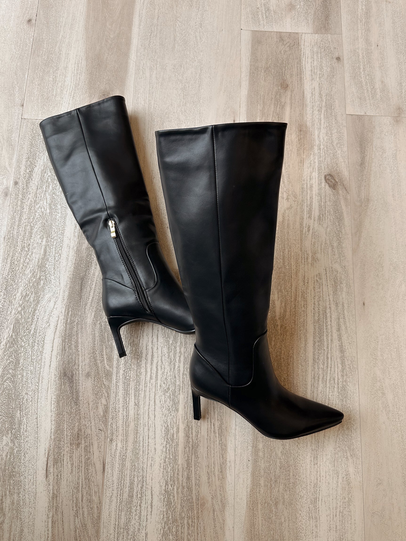Huda Black Knee High Stiletto Boot- full frontal side view
