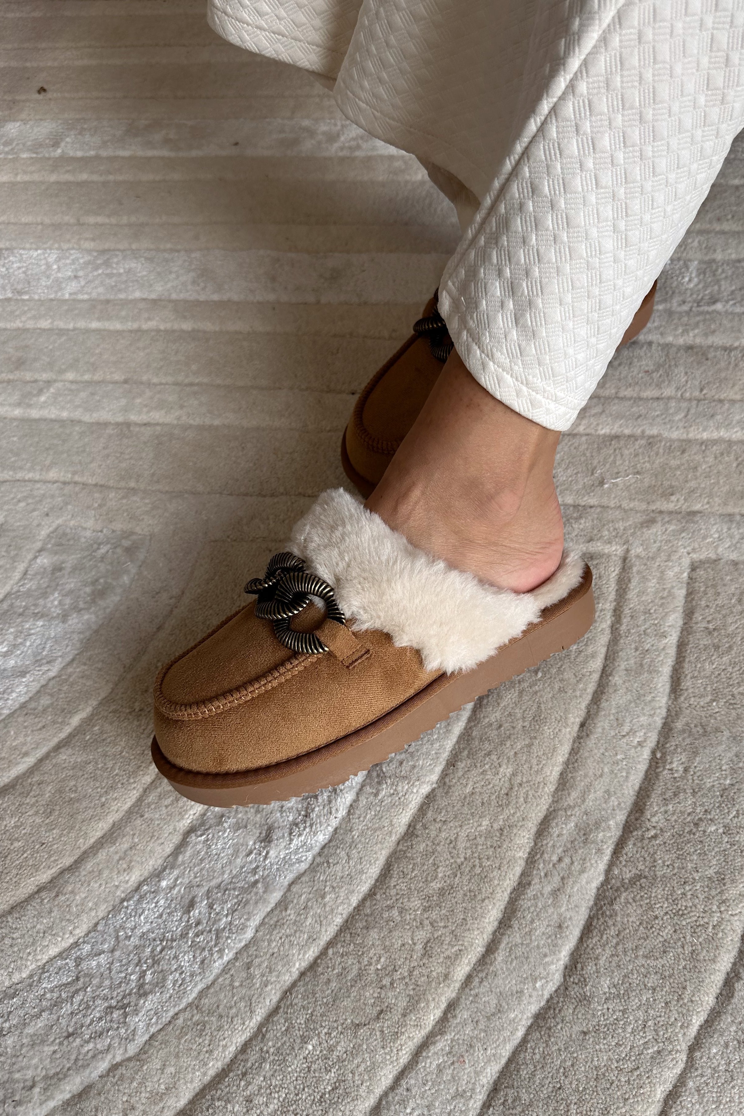 Taos Chestnut Fur Slipper- right side view