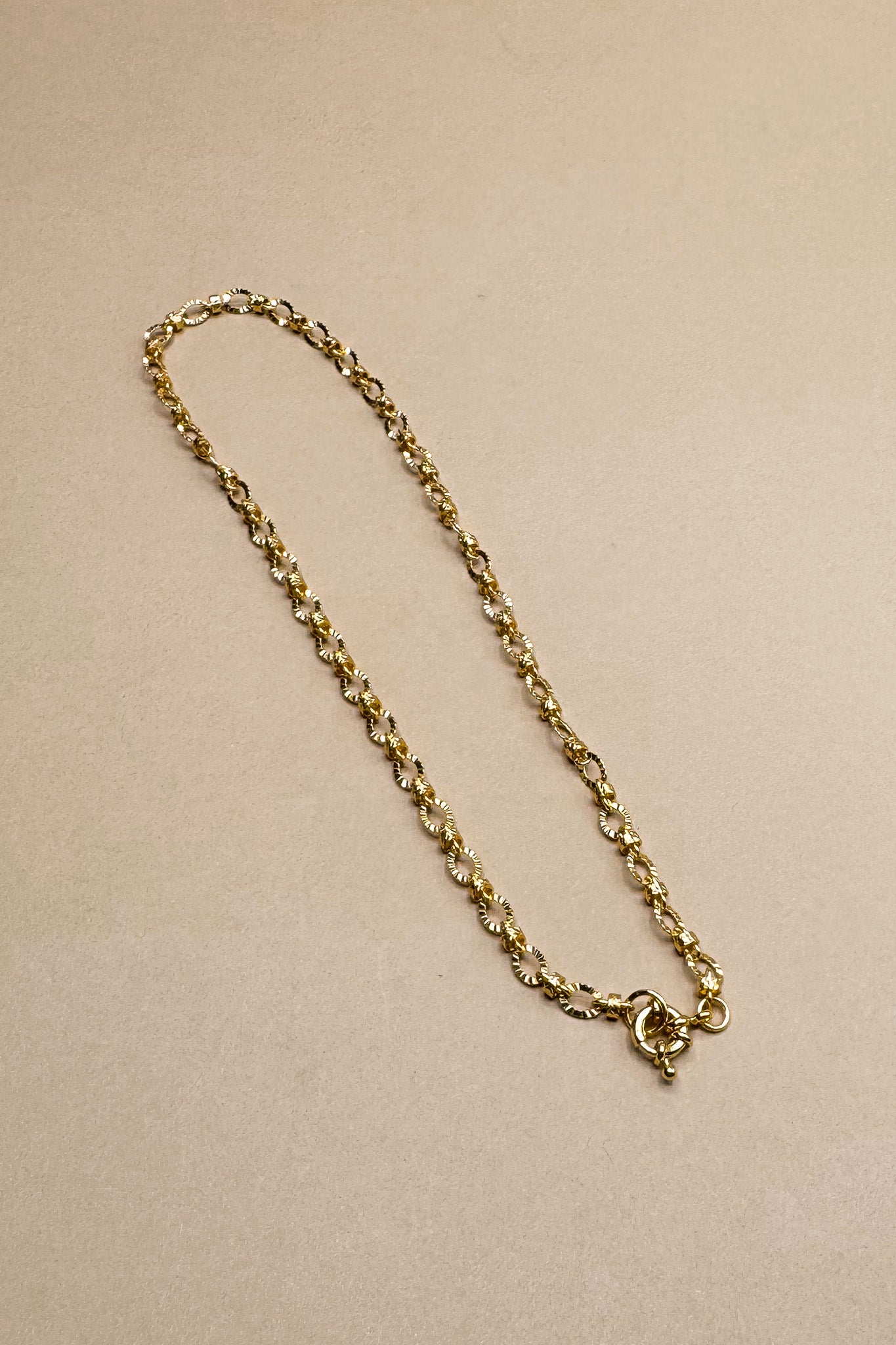 Aria Gold Ribbed Chain Lariat Necklace- full view