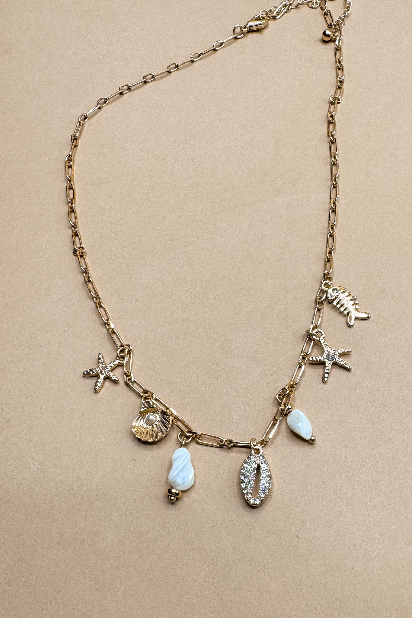 Ada Gold Ribbed Chain Link Bracelet- front view