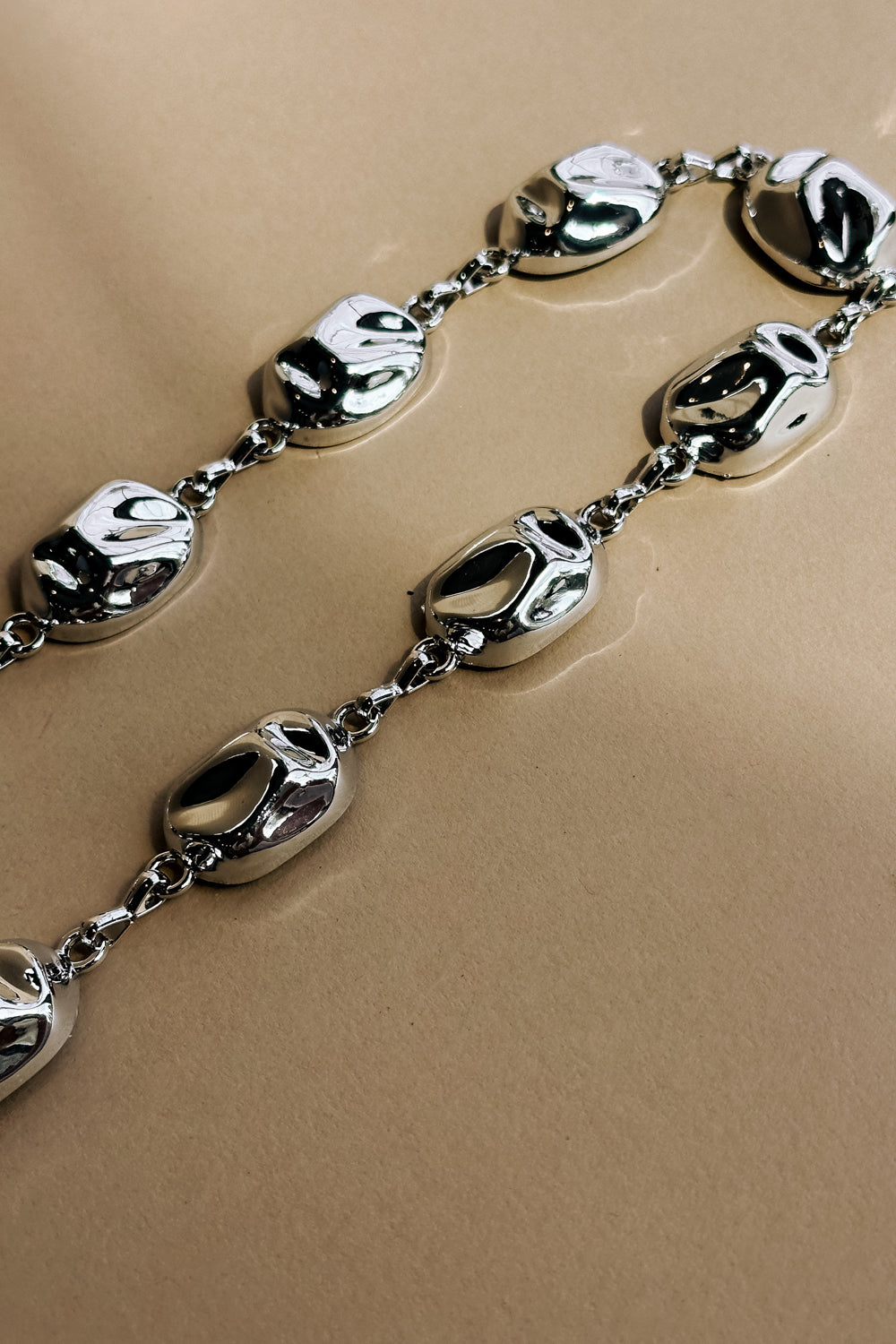 Aurelia Silver Hammered Chain Link Belt- close up front view