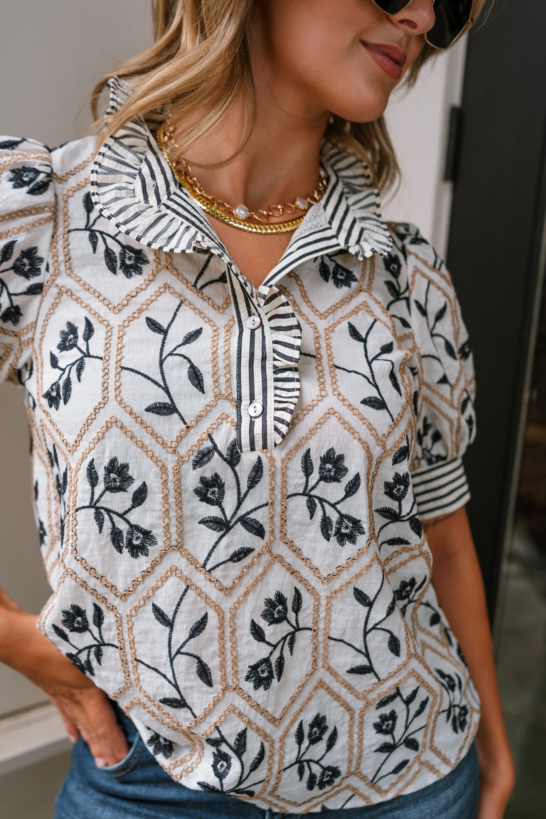 Morgan Cream Multi Floral Short Sleeve Top- close up top view