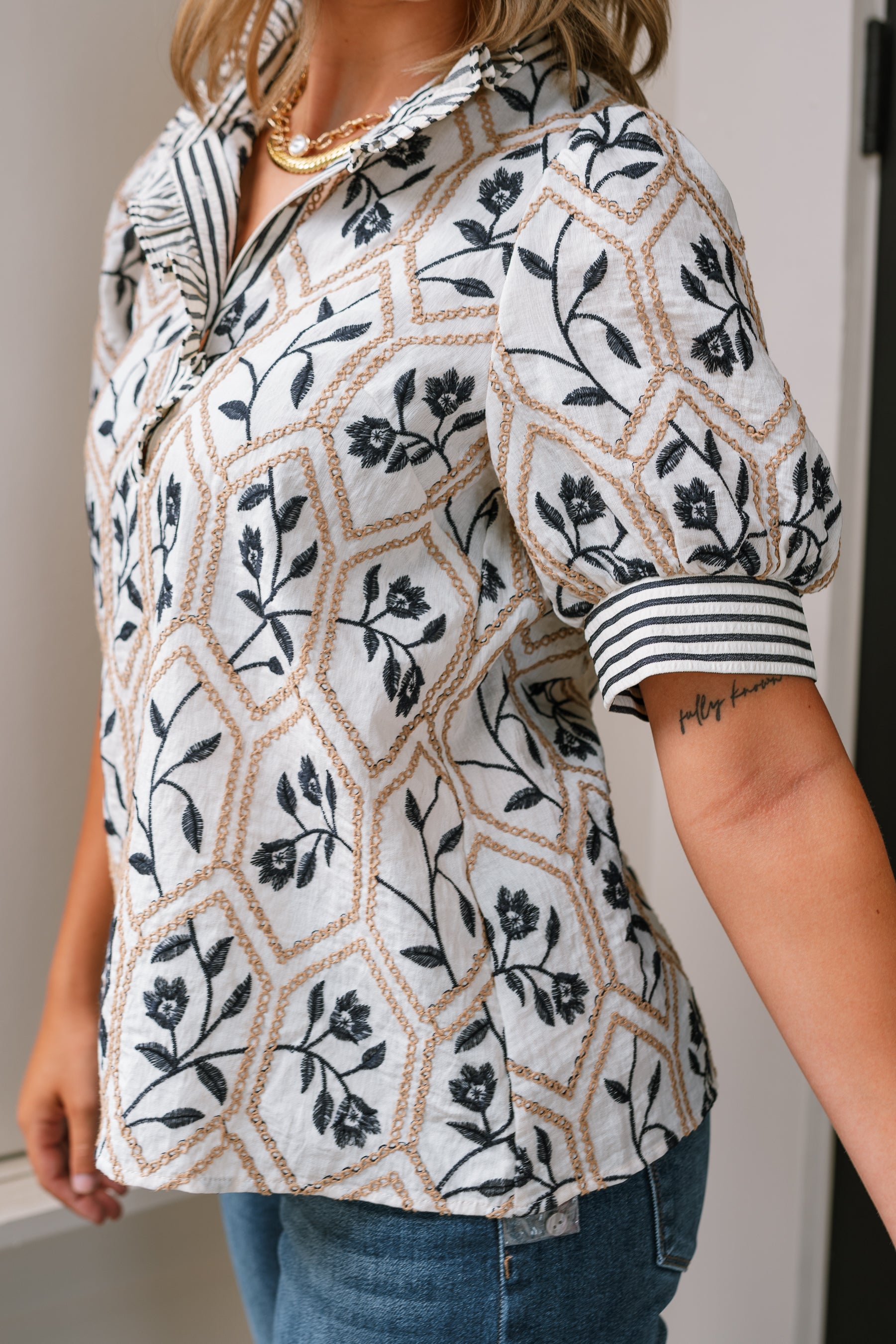 Morgan Cream Multi Floral Short Sleeve Top- close up side view