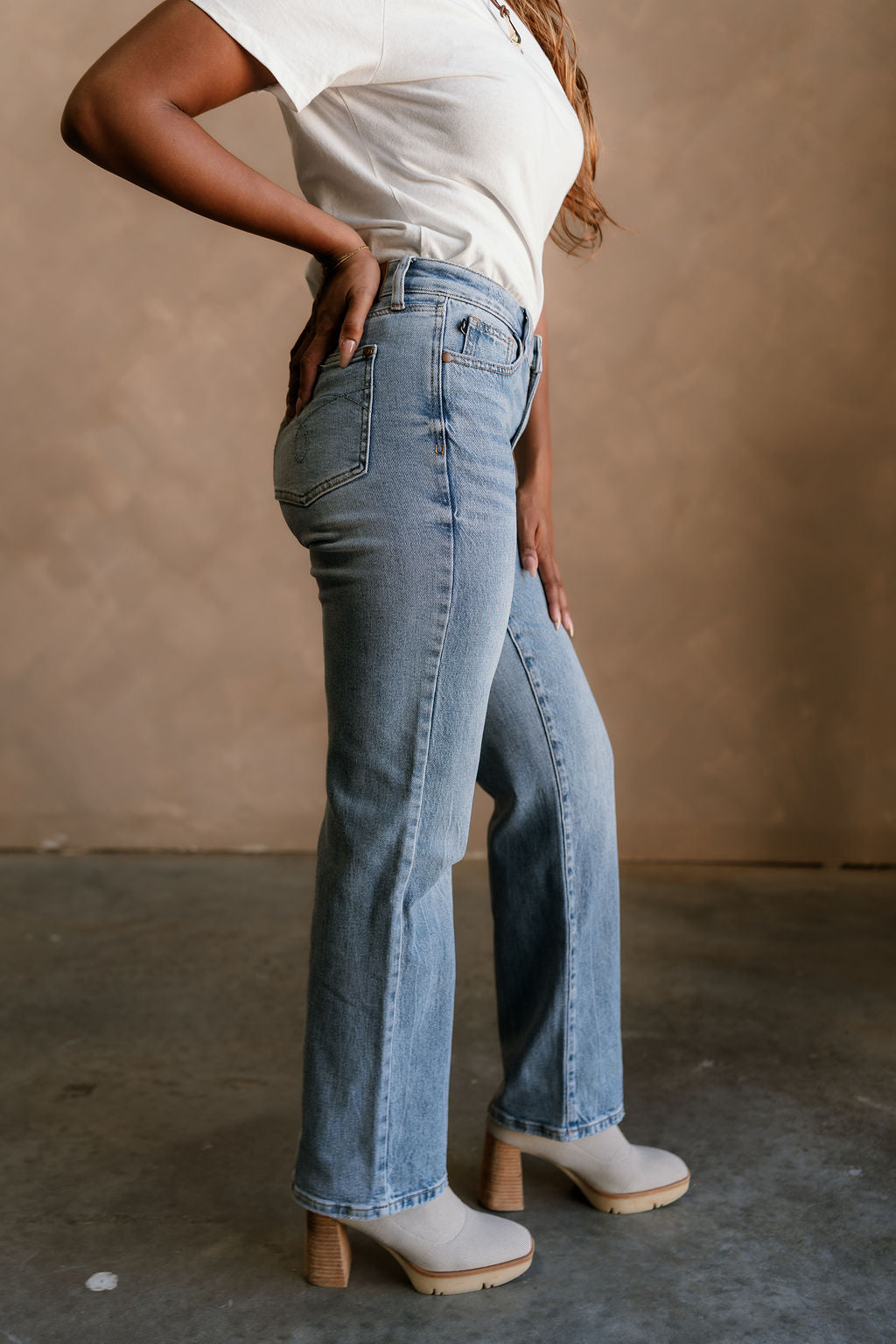 Judy Blue: Hayden Light Denim Straight Leg Jeans- frontal side view