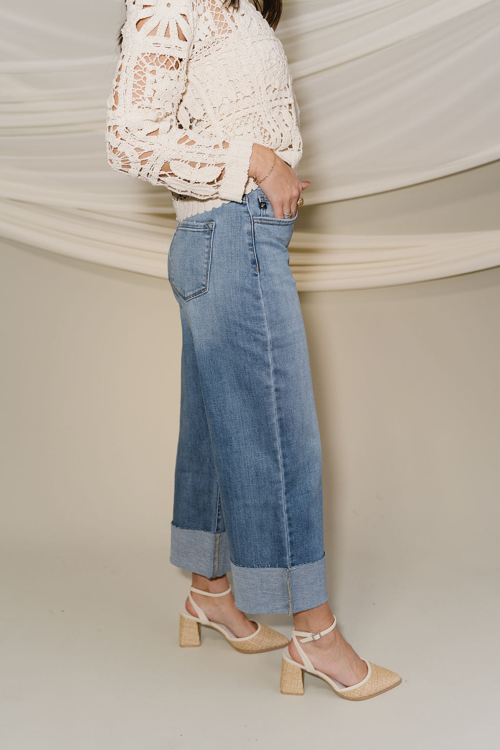 Kancan: Blake Medium Wash Cropped Cuff Hem Jeans- side view