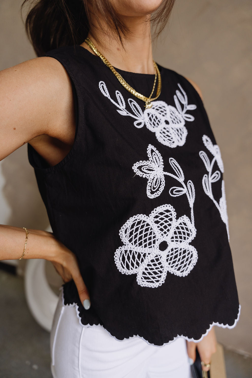 Nylah Black & White Stitch Floral Scallop Tank- close up frontal side view