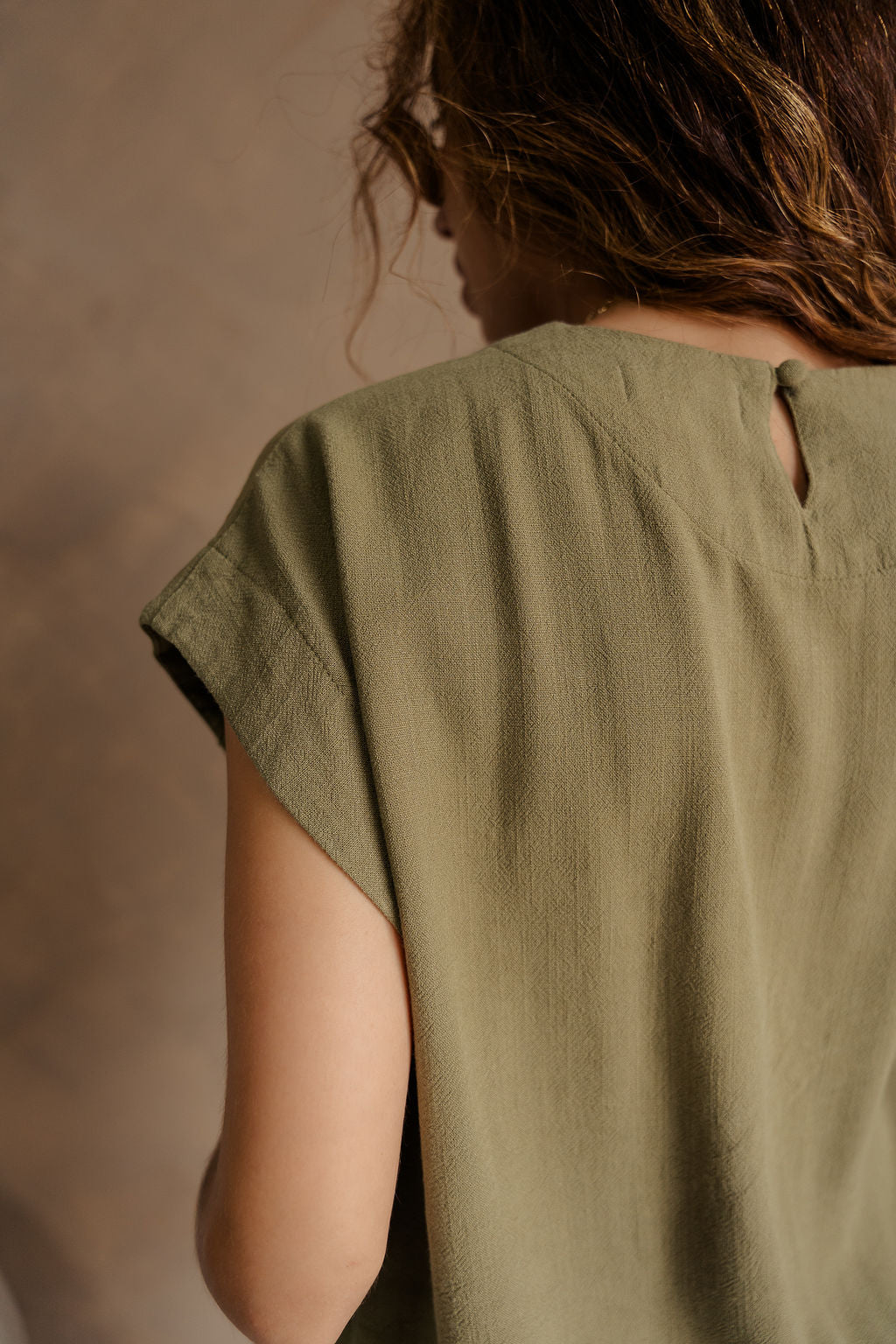 Liliana Olive & Cream Scallop Linen Top- close up back view