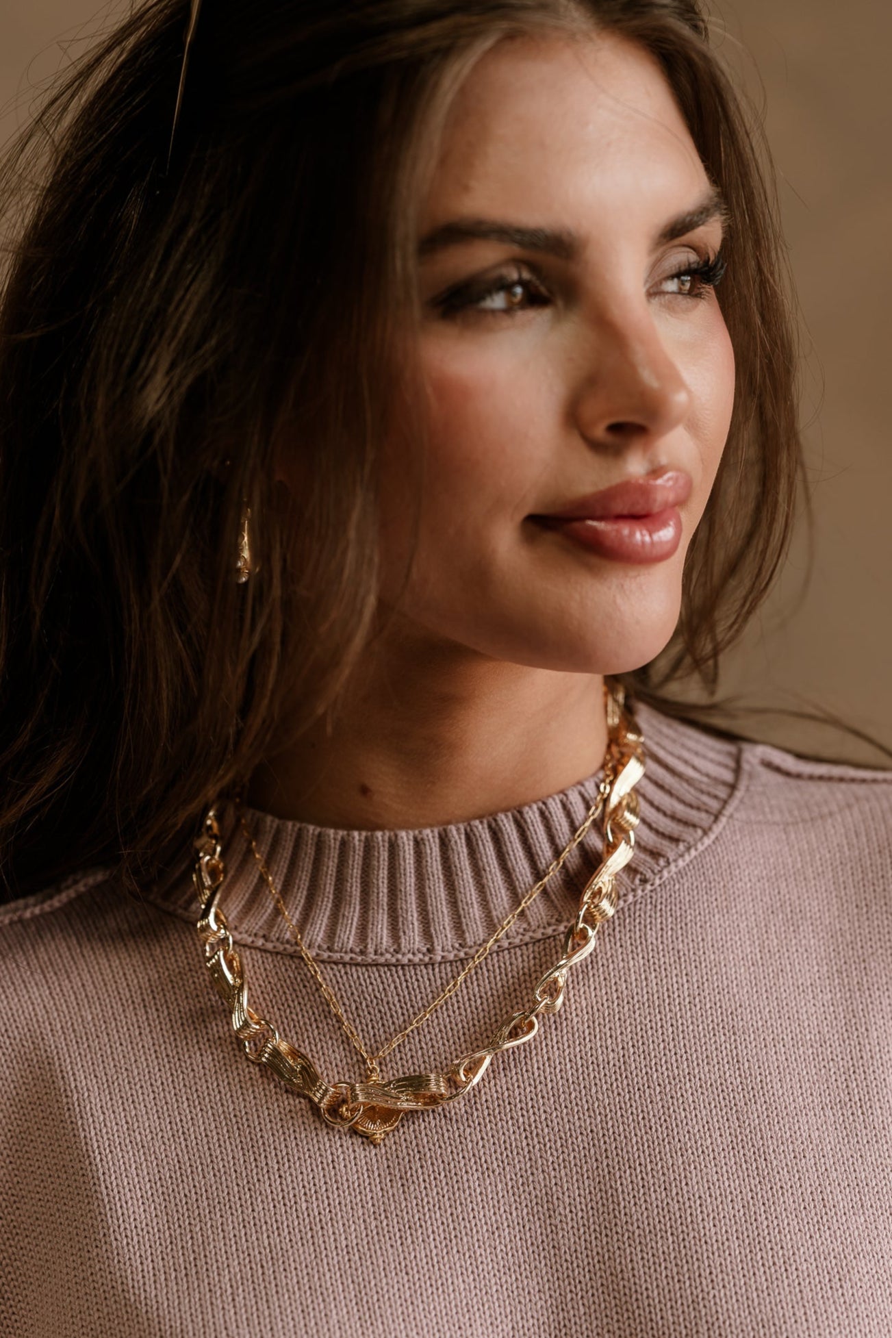 Kimber Gold Ribbed Twist Chain Necklace - close up