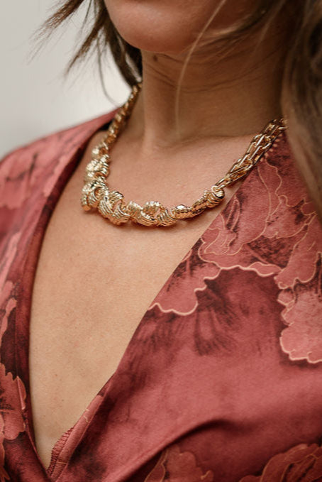 Elora Gold Ribbed Criss Cross Necklace - close up
