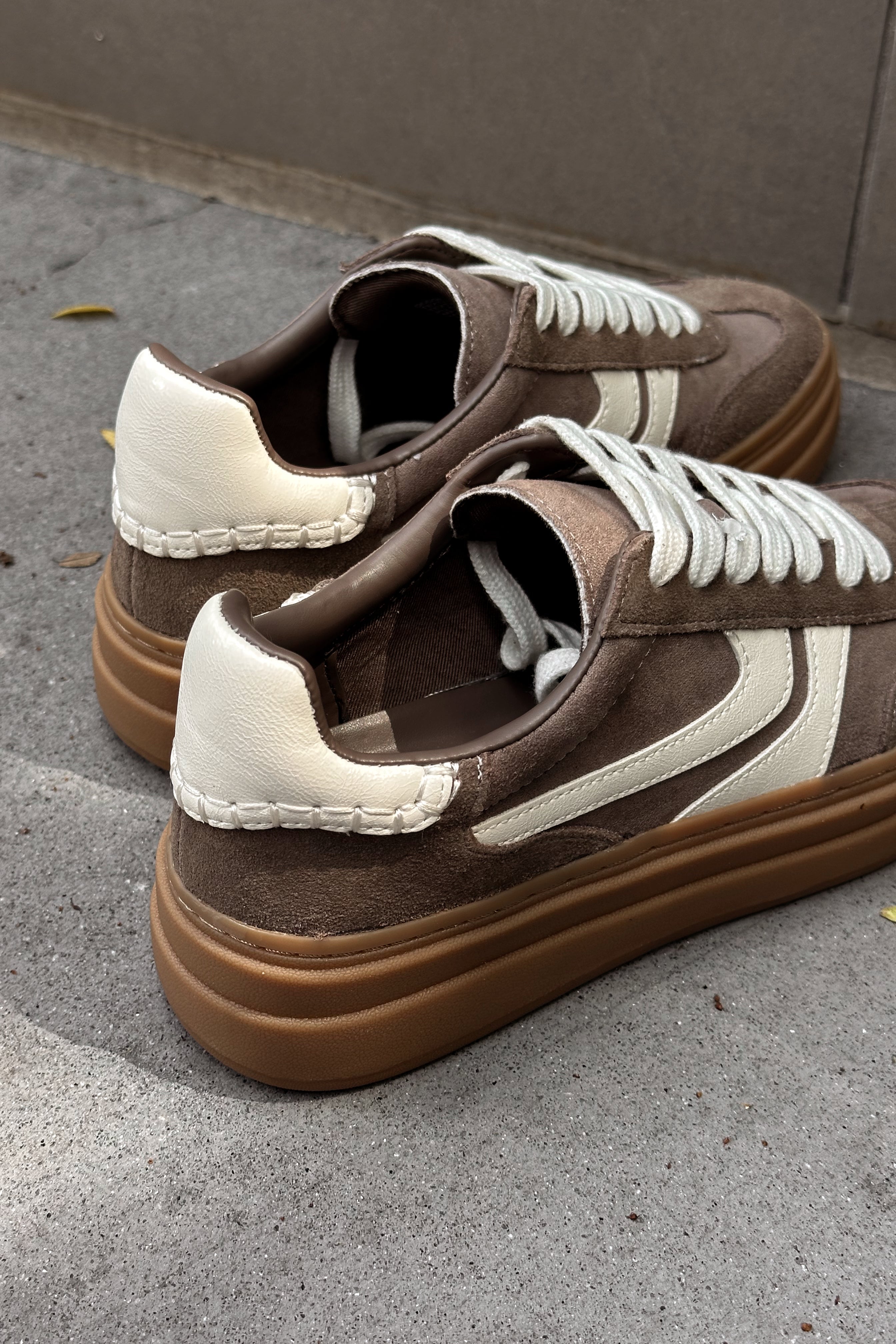 Steve Madden Dodge Taupe Multi Platform Sneaker- close up back view