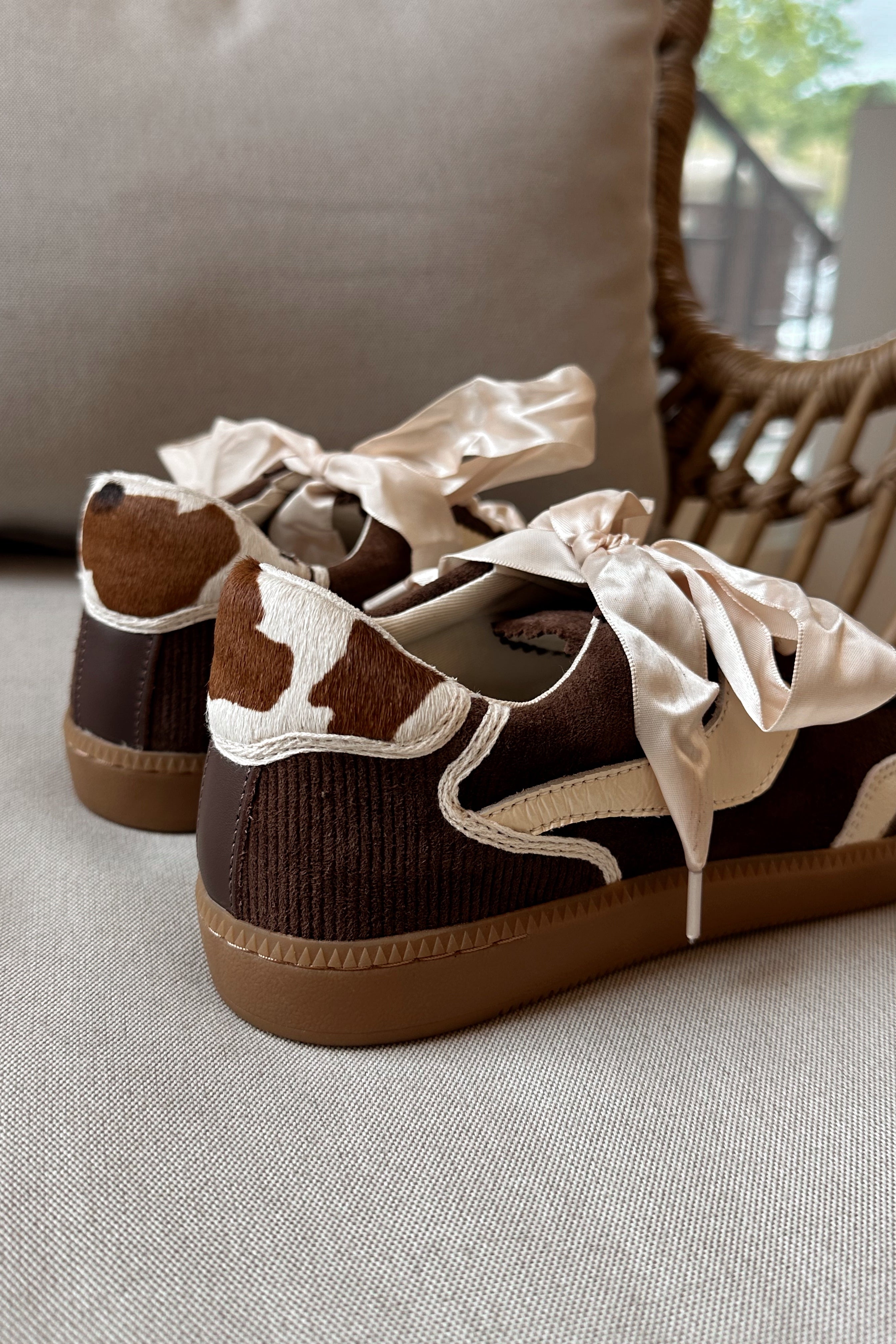 Dolce Vita Notice Chocolate Corduroy Sneaker- close up heel view