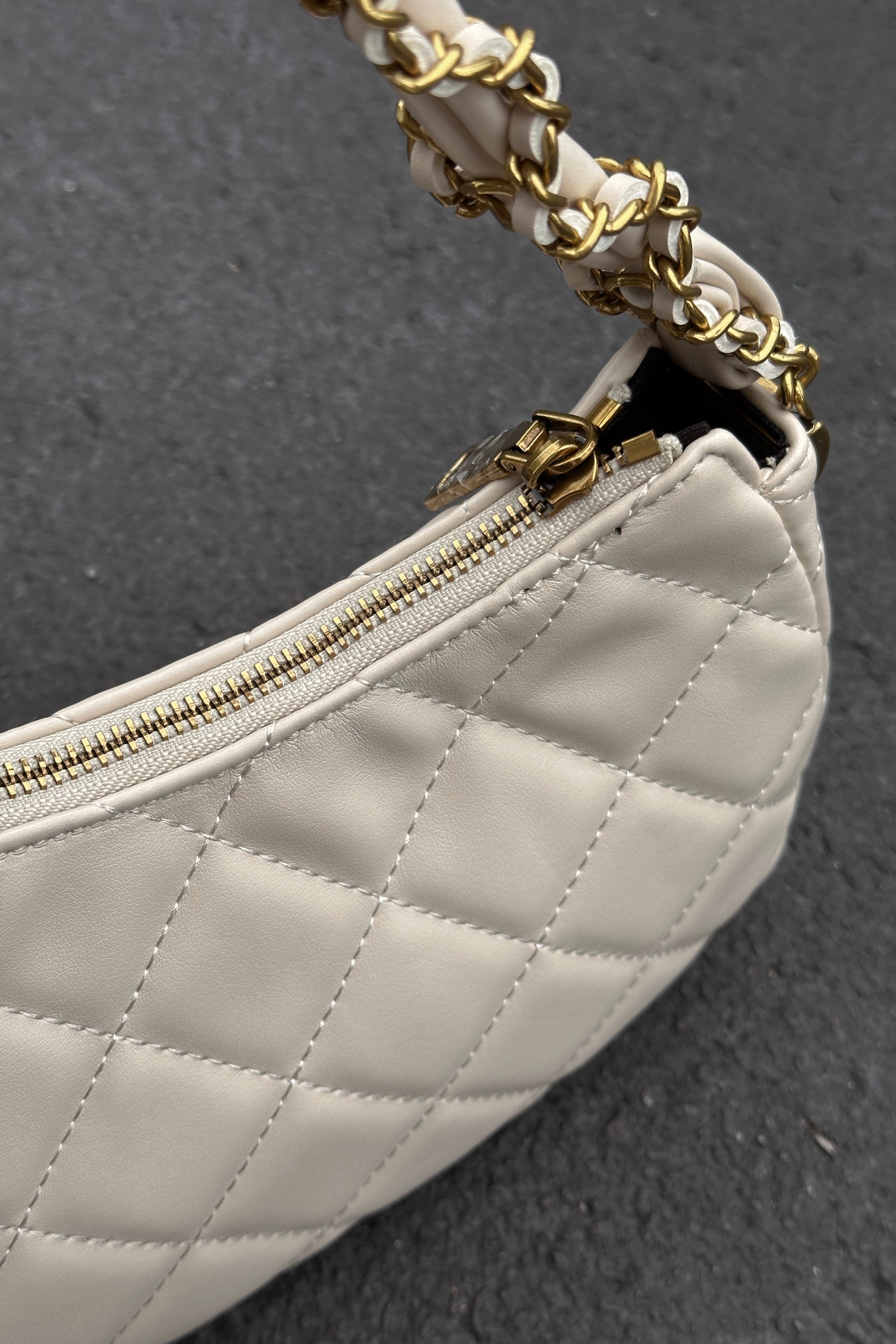 Ellie Cream & Gold Chain Purse- close up top view