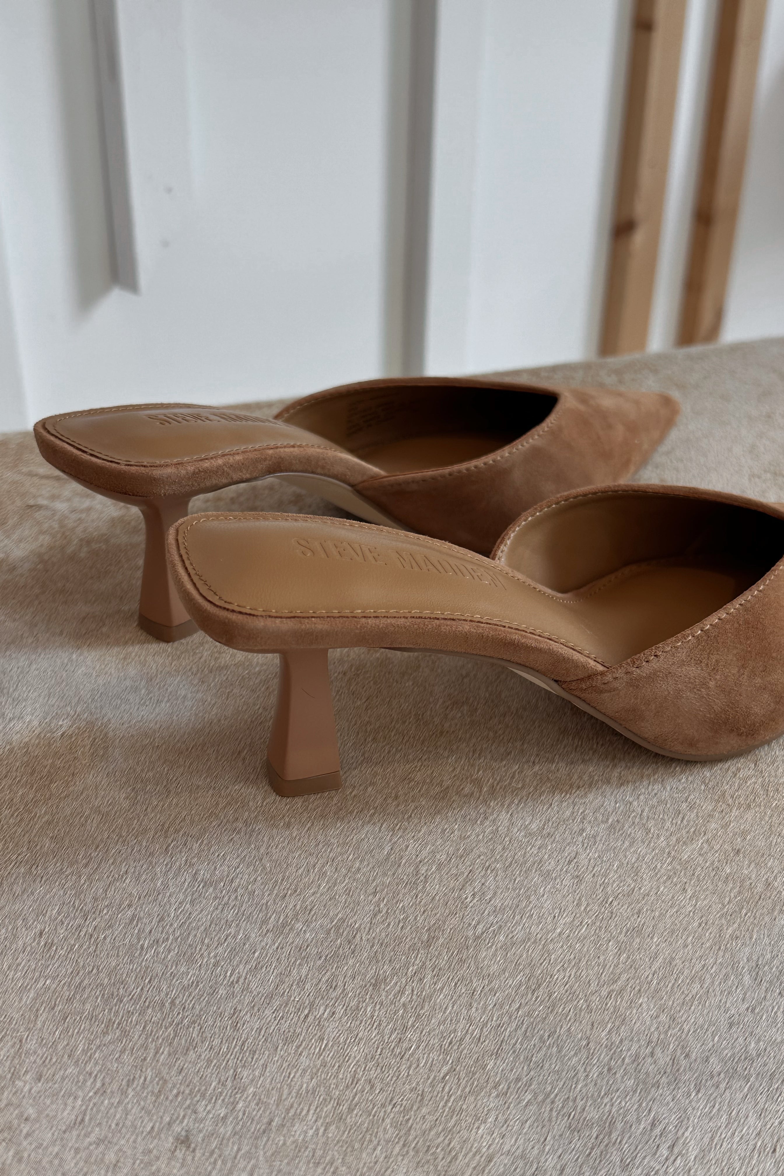 Steve Madden Mod Chestnut Suede Dress Mule- close up heel side view