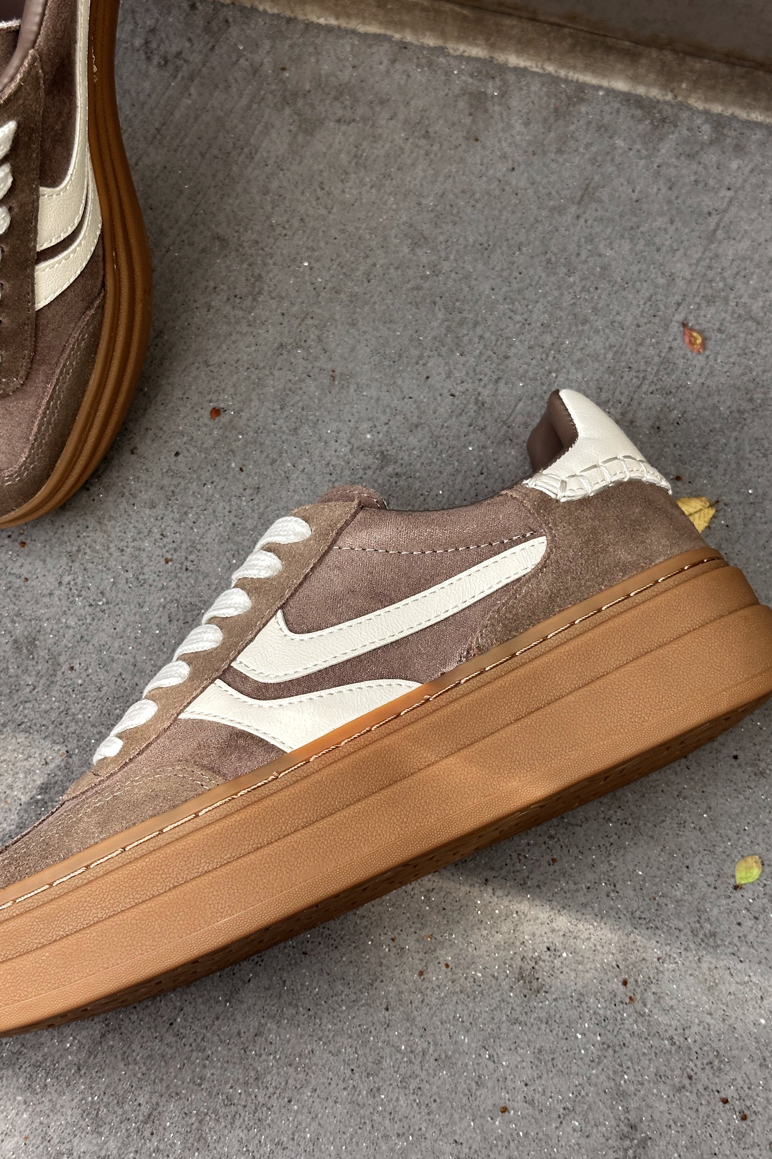 Steve Madden Dodge Taupe Multi Platform Sneaker- close up side view