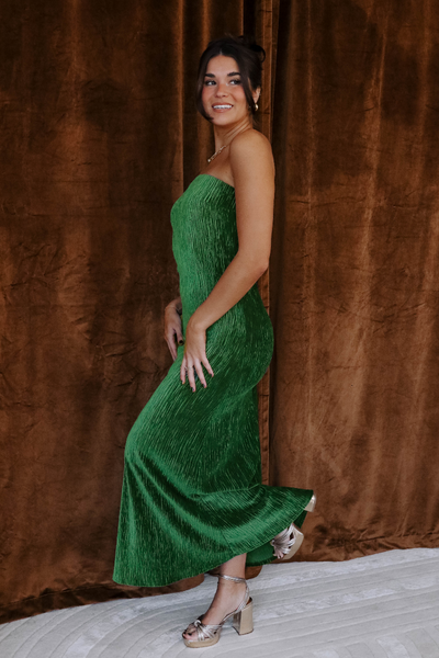 ダークグリーンスリップドレス Melania Trump | Melania Trump's strapless emerald gown stole the