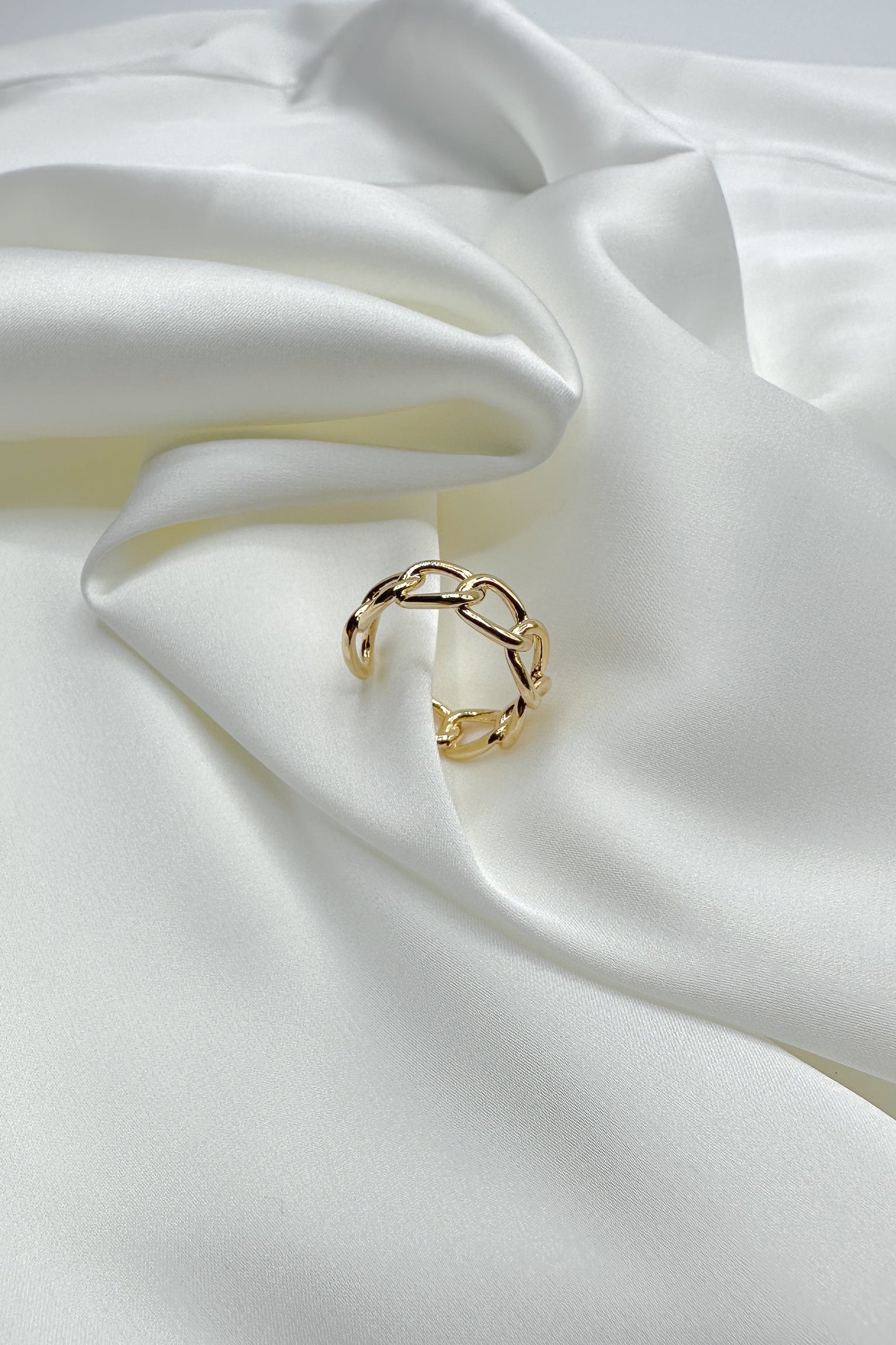 Nova Gold Chain Link Ring- frontal side view