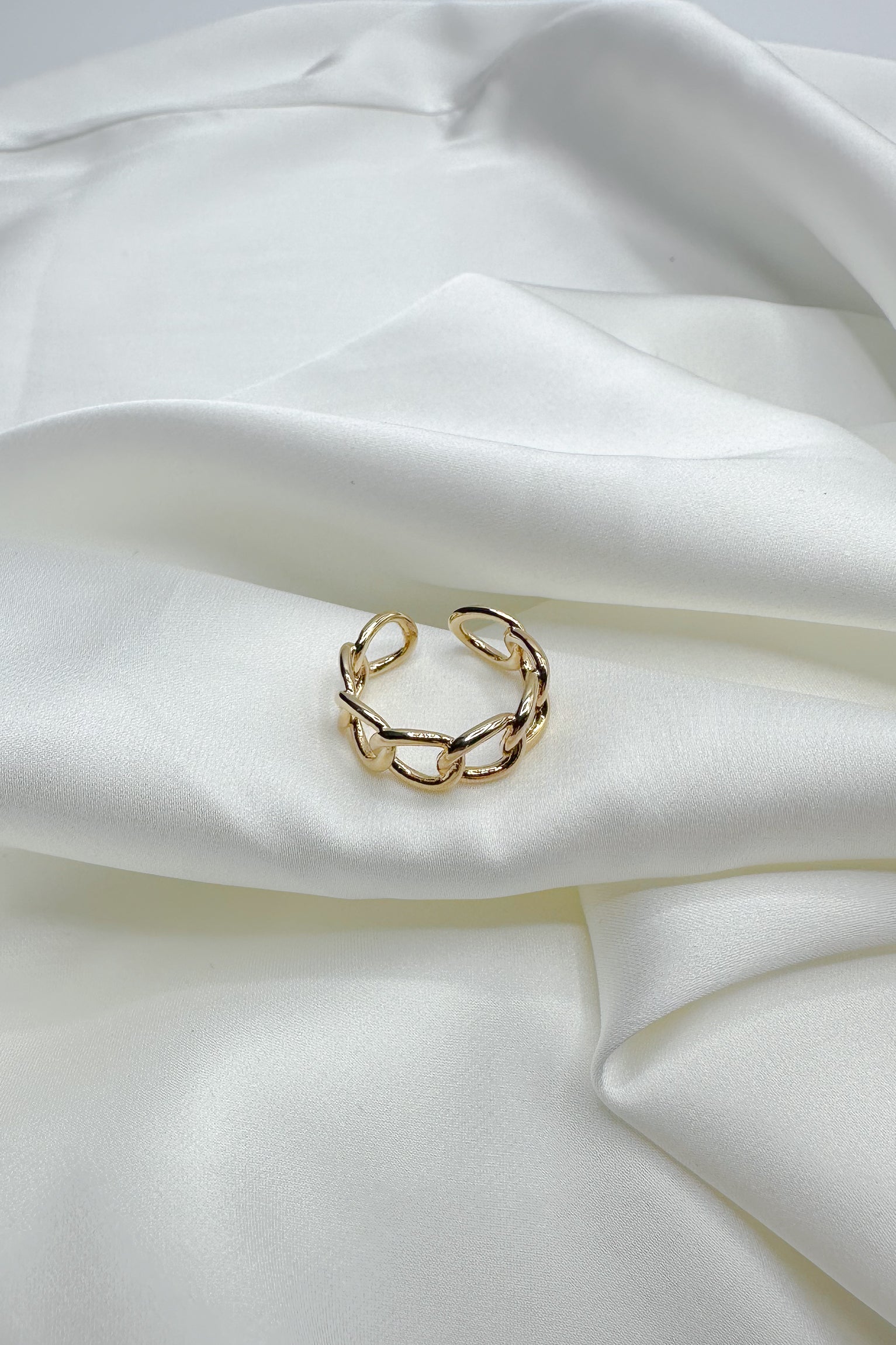 Nova Gold Chain Link Ring- front view