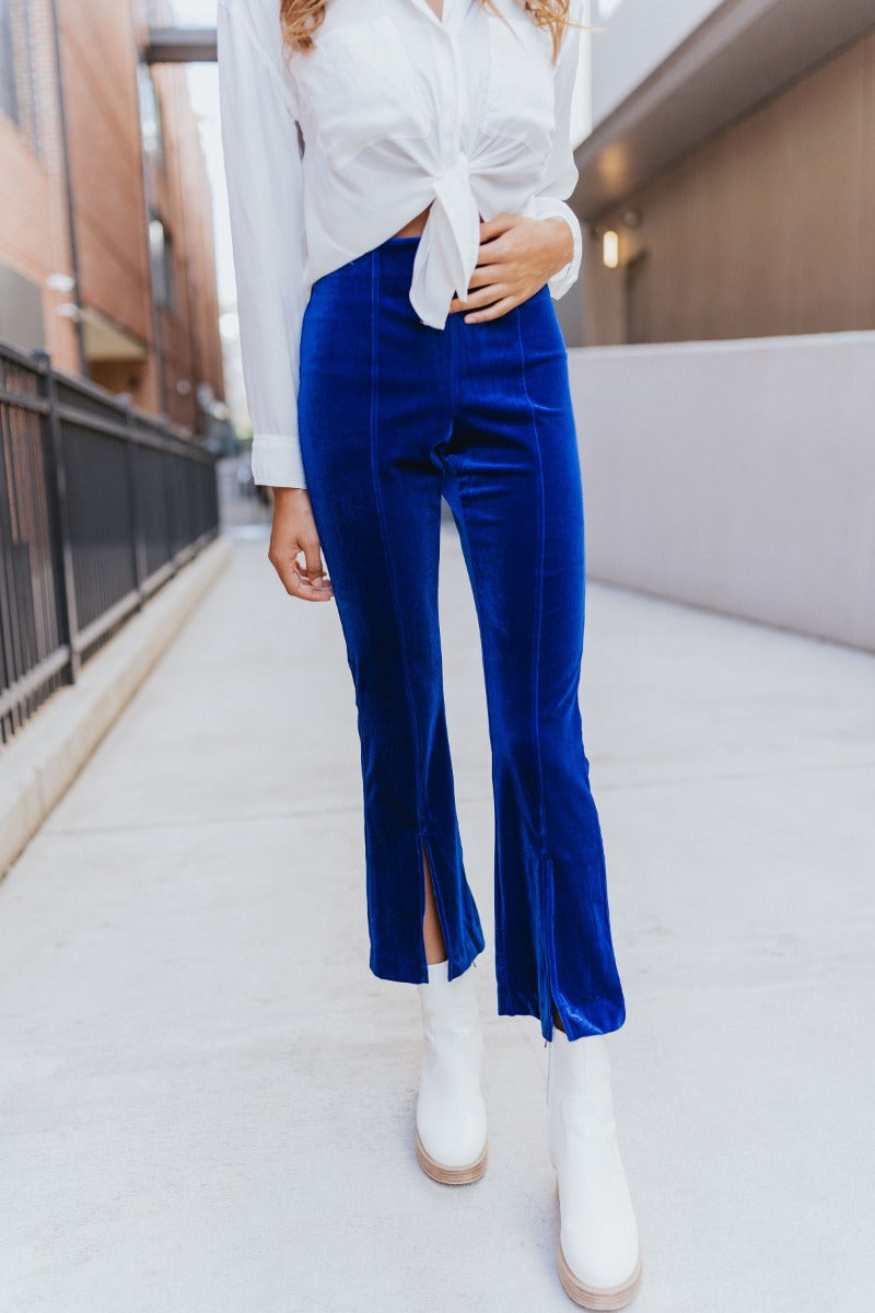 Blue Velvet Flare Pants Velvet Pant Outfit How To Style Velvet Pants (5 Great Outfit Ideas) Blue Velvet Flare Pants Velvet Pant Outfit How To Style Velvet Pants (5 Great Outfit Ideas)