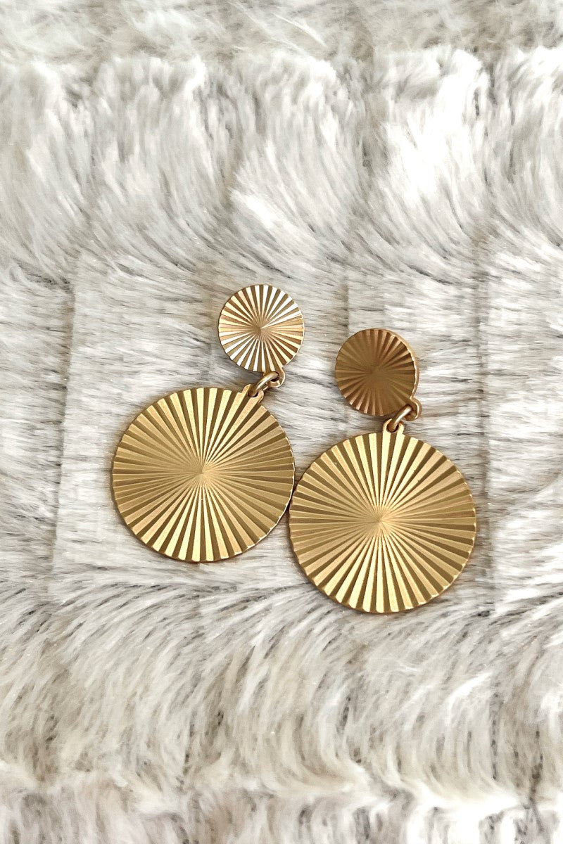 Close image of the You're Radiant Earrings that feature two matte gold circles with pleated details.