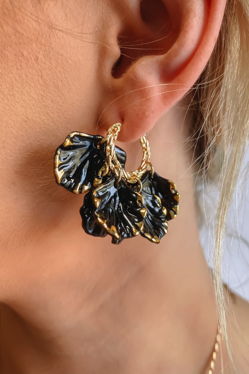 Black Shell Pendant Hoops – Main Character Moment Earrings - Lizard Thicket